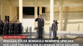 Irwasda Polda Bengkulu memimpin upacara Hari Lahir Pancasila 2026 di Lapangan Anton Soedjarwo bersama jajaran personel Polda Bengkulu.