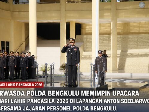 Irwasda Polda Bengkulu memimpin upacara Hari Lahir Pancasila 2026 di Lapangan Anton Soedjarwo bersama jajaran personel Polda Bengkulu.