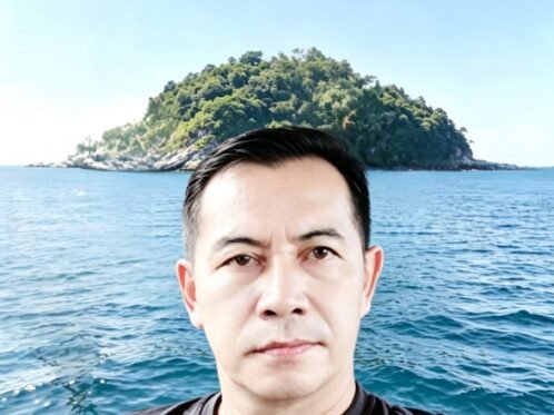 Mantan Pj Kepala Desa Banjarsari Winarno Rudi Setiawan memberikan penjelasan mengenai polemik status tanah di Pulau Enggano.