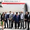Presiden Prabowo Subianto berfoto bersama pengawal Prancis di Bandara Orly Paris sebelum kembali ke Indonesia.