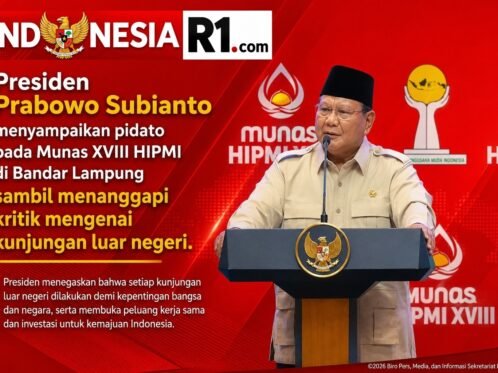 Presiden Prabowo Subianto menyampaikan pidato pada Munas XVIII HIPMI di Bandar Lampung sambil menanggapi kritik mengenai kunjungan luar negeri.